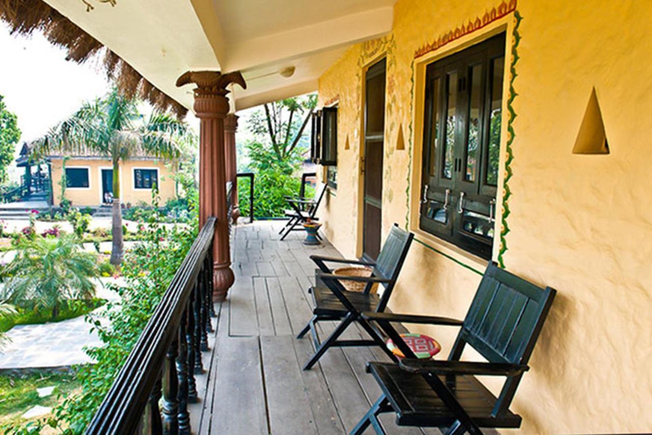 Sapana Village Lodge Sauraha Extérieur photo