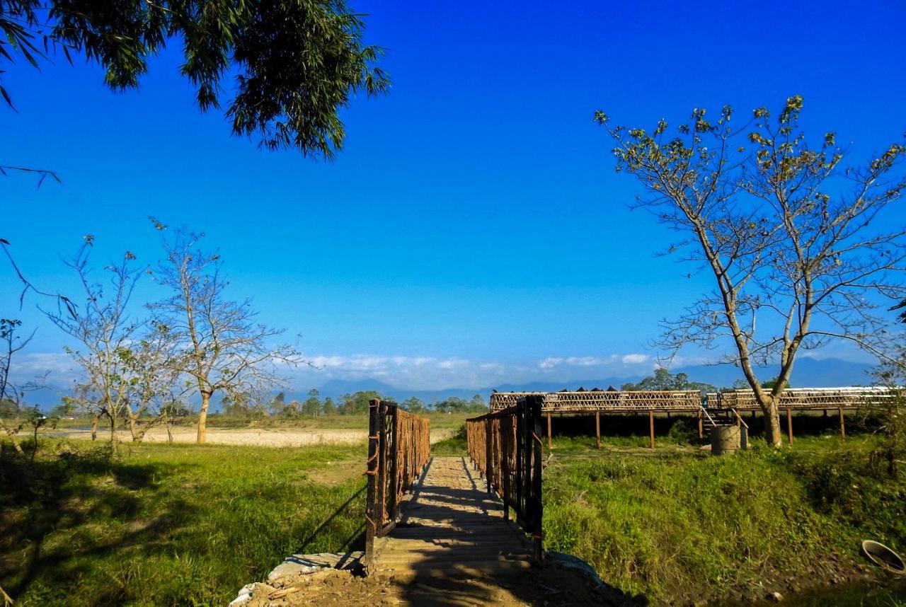 Sapana Village Lodge Sauraha Extérieur photo