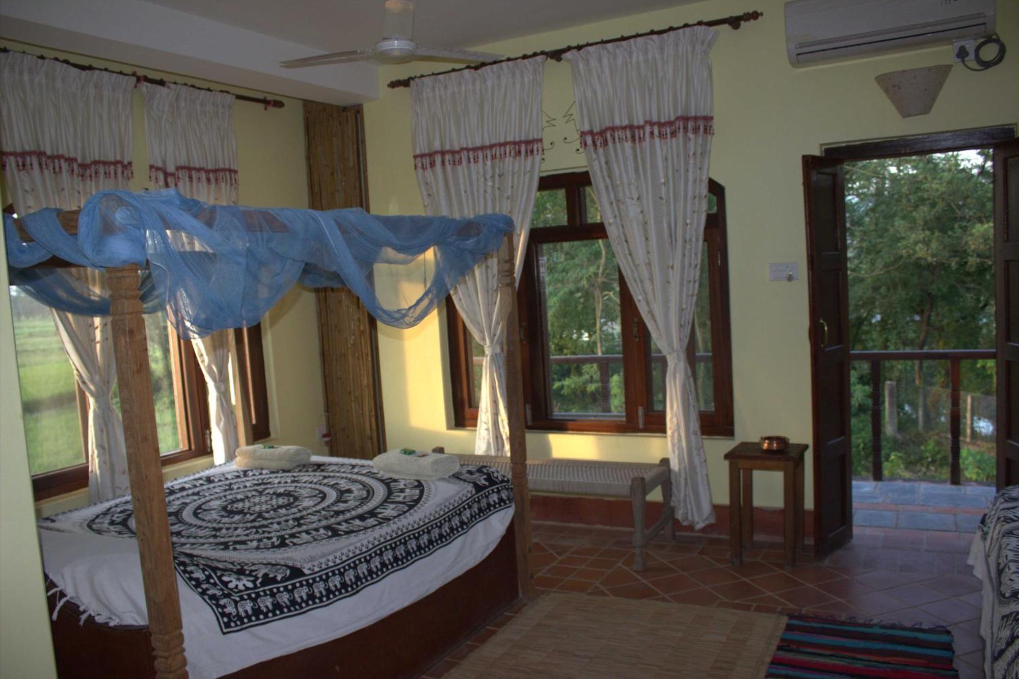 Sapana Village Lodge Sauraha Chambre photo